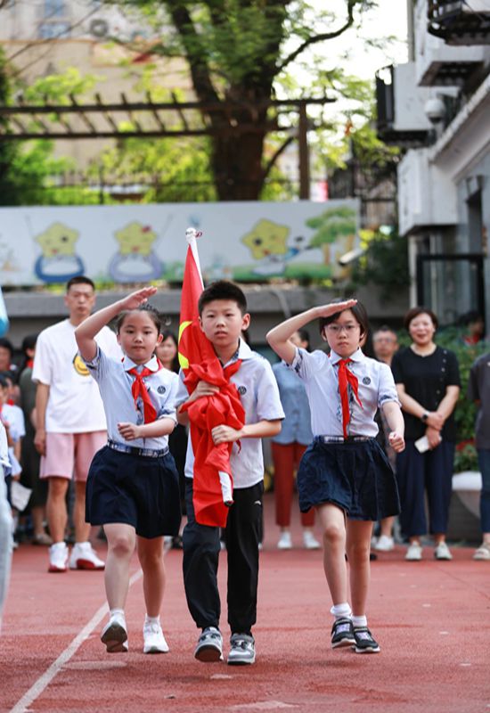 卢湾区二中心小学图片